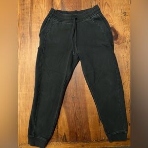 Lululemon joggers size 4